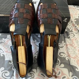 Johnston and Murphy brown 2 tone sandals size 11 barely worn